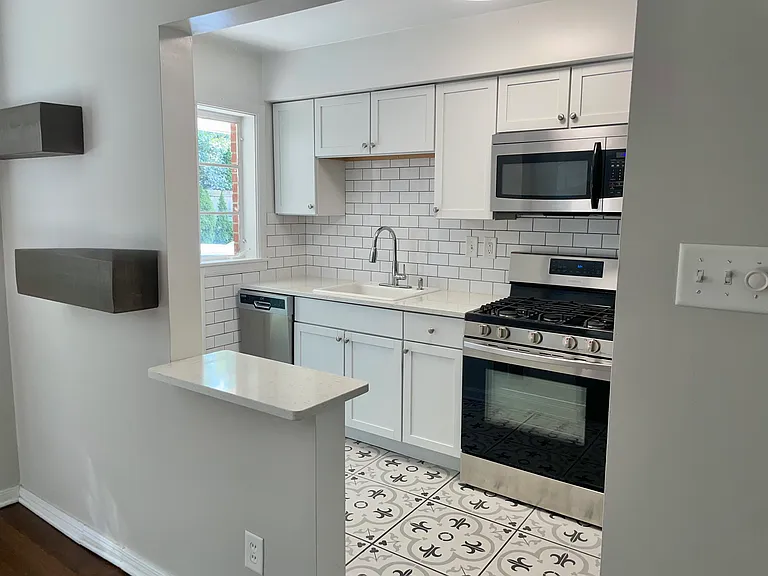 105 E Selby Blvd — Photo 2