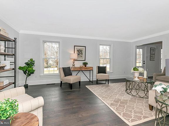 5th image of 2 Kates Glen Ct
