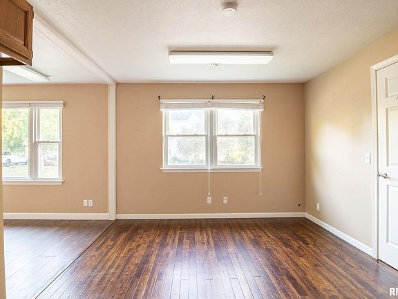 3rd image of 309 W Fremont St
