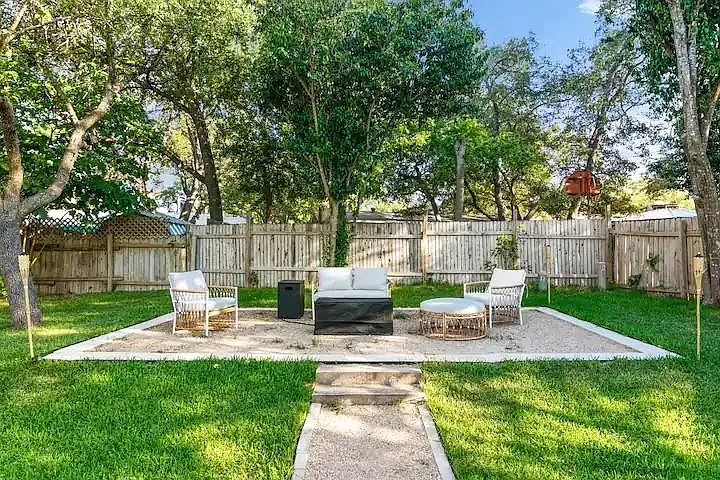 7009 Whispering Oaks Dr — Photo 17