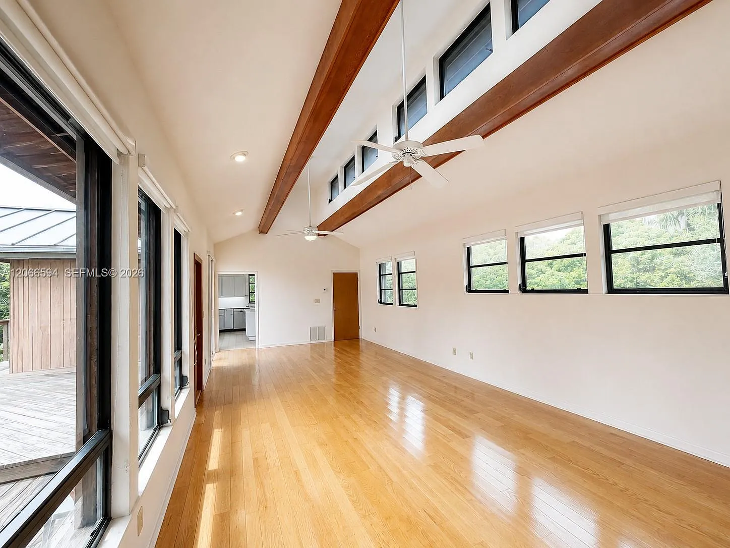 3 bed, 2.0 bath, 2757 sqft, $3,800 — Photo 4