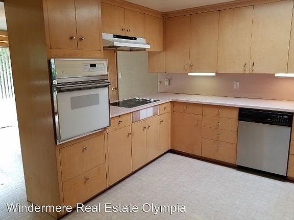 4th image of 2401 Holly Ln SE