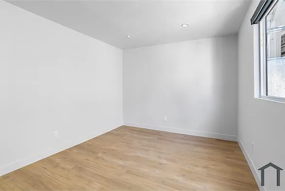 266 S Park View St — Photo 13