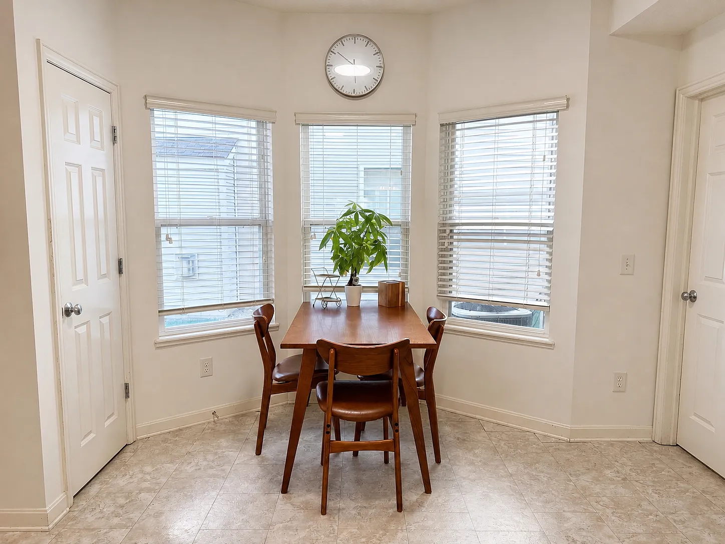 3 bed, 2200 sqft, $2,899 — Photo 3