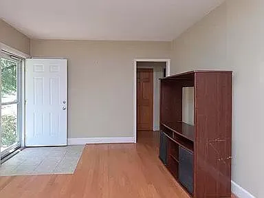 513 Tyler St — Photo 16