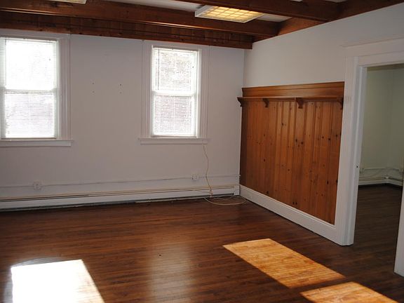 Living Room - 13'x18'