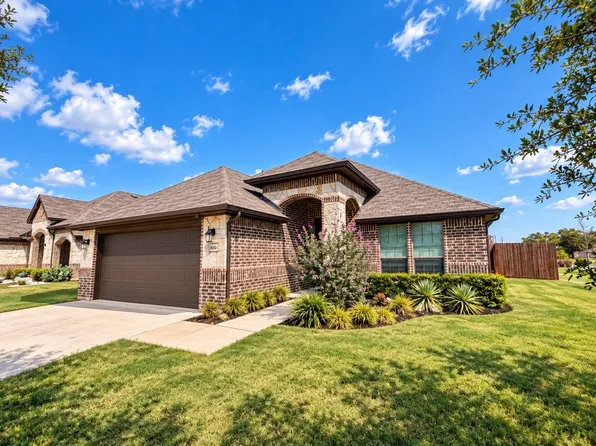 100 Gardenia Dr, Azle, TX 76020
