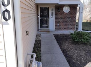 700 Shady Oaks Ct, Elgin, IL 60120