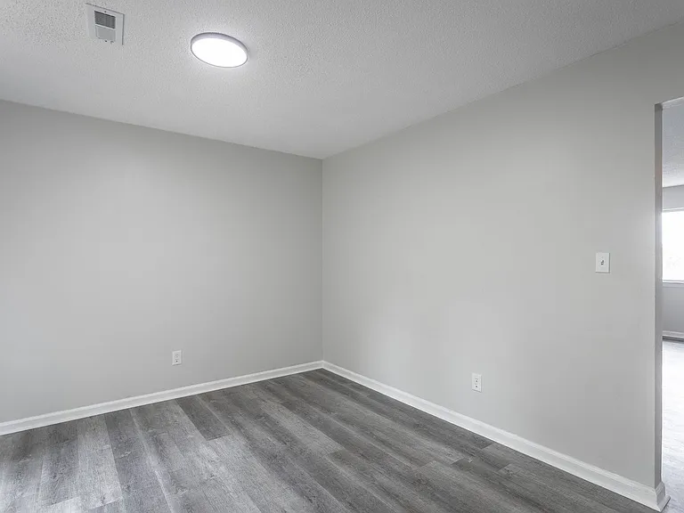833 Sylvan Dr — Photo 11