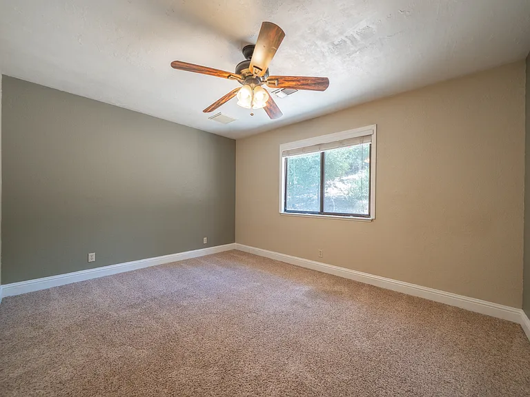 17659 Melwood Ln — Photo 33