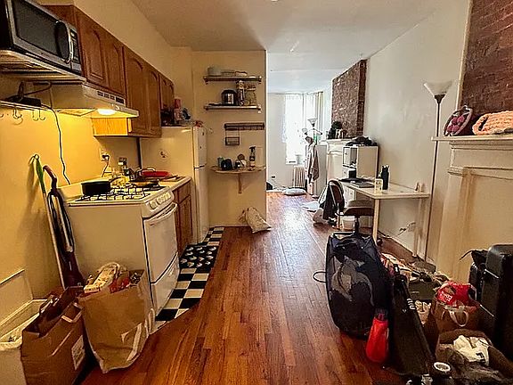 4th image of 536 W 47th St APT 9