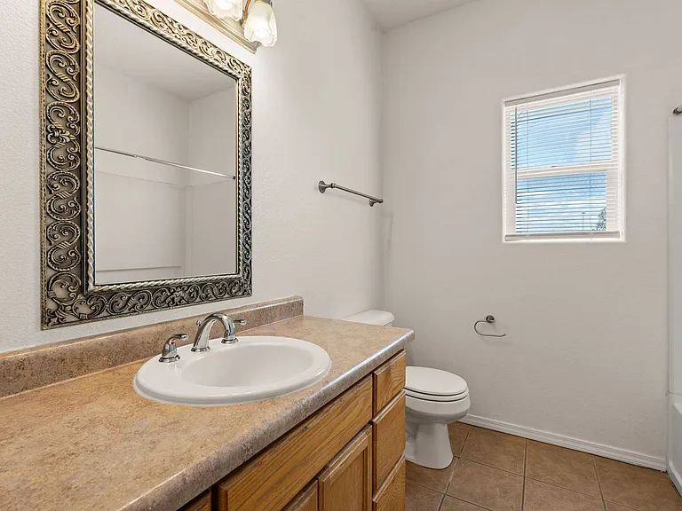 2406 Broadway Blvd NE — Photo 27