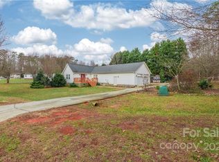 5104 Green Leaf Ct, Mount Holly, NC 28120