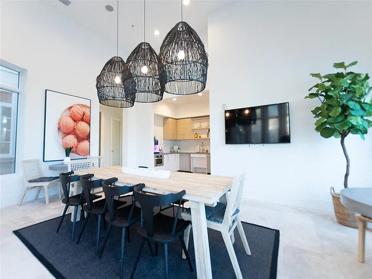 Solano at Miramar — Photo 13