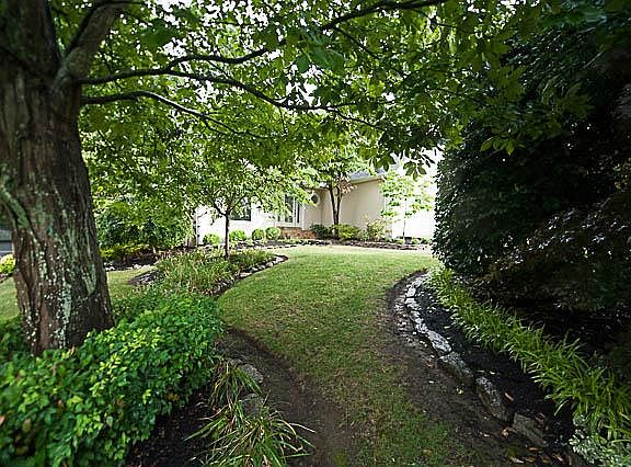 4th image of 109 Saint Martins Ln