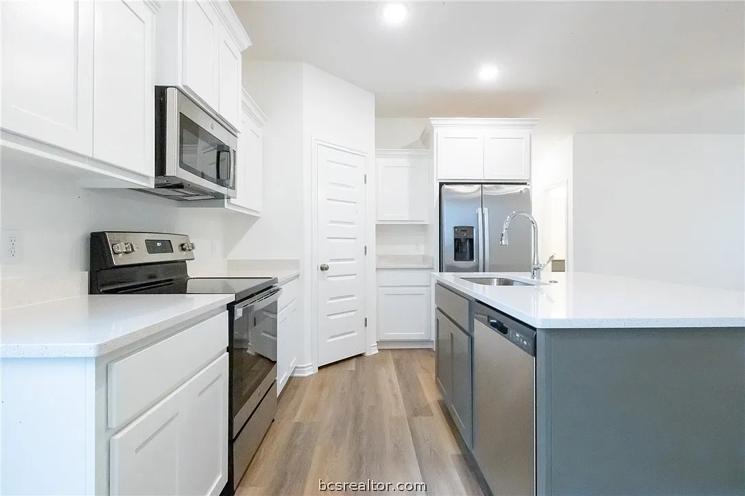 4 bed, 1561 sqft, $1,900 — Photo 3
