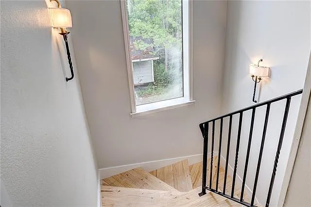 715 Aurora St — Photo 27
