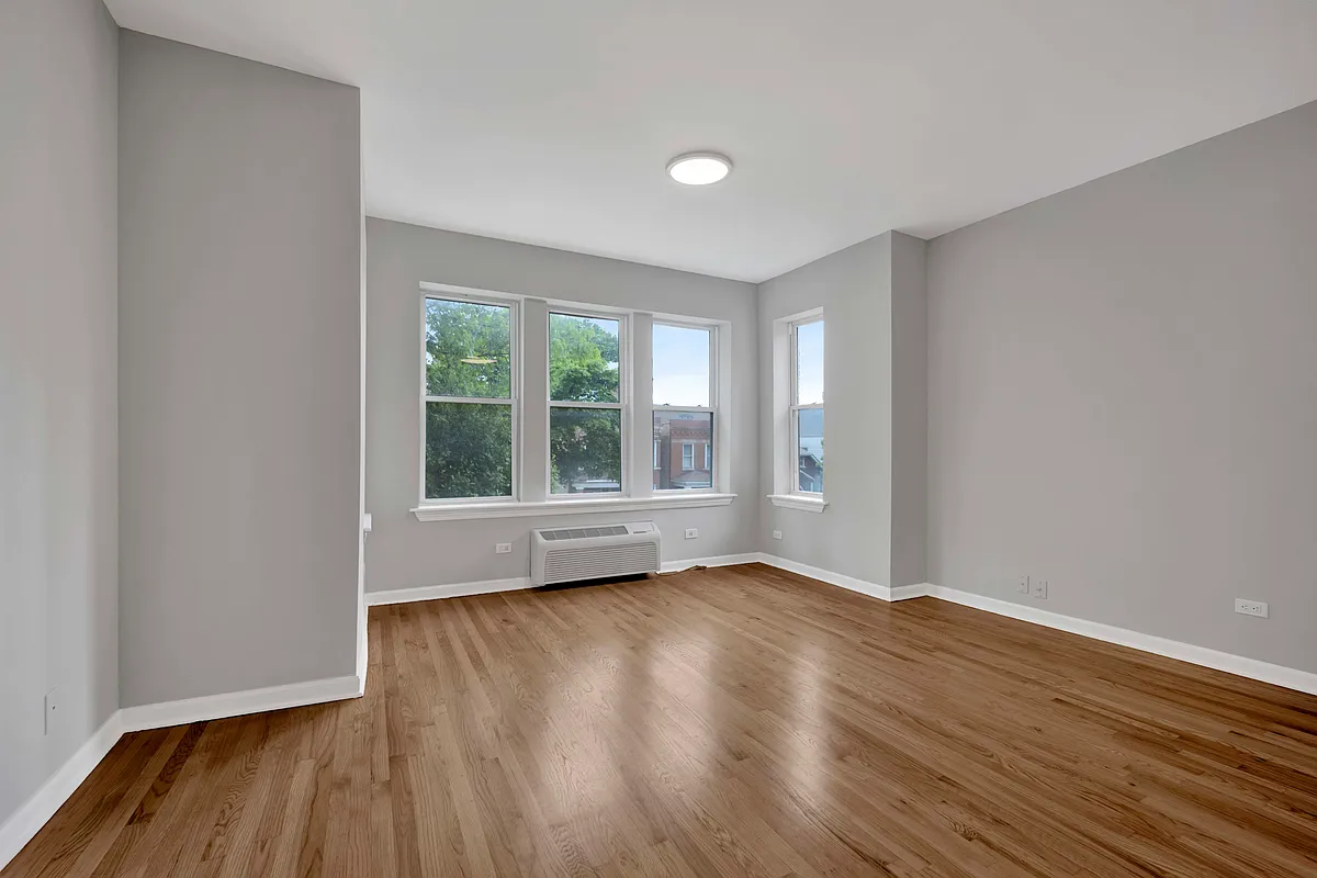 Building Photo - 2456 N Hamlin Ave #2S