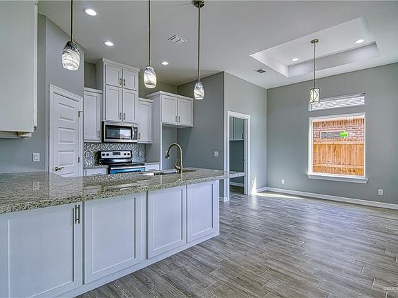 3rd image of 1116 Grandeur Dr