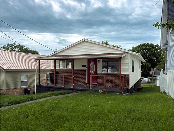 3rd image of 2260 Curtis Ave