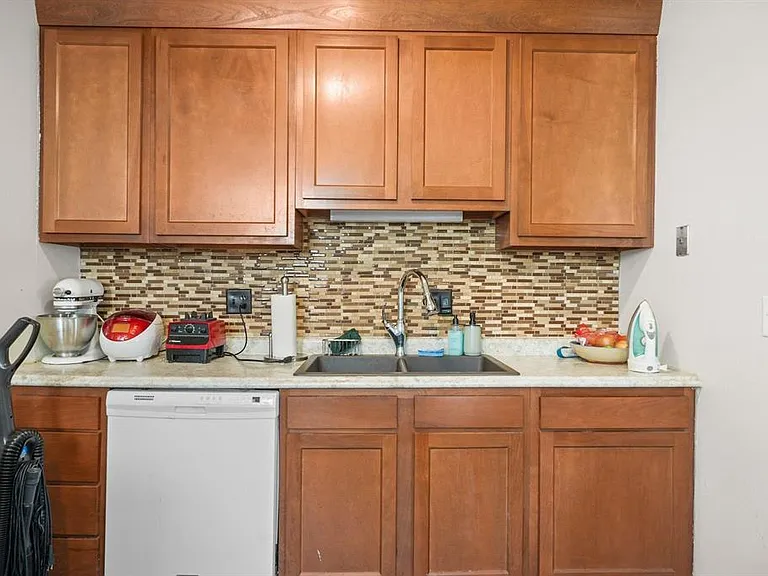 1140 E Johnson St #2 — Photo 5