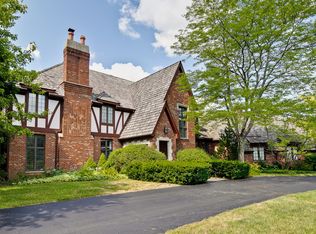 215 S Basswood Rd, Lake Forest, IL 60045