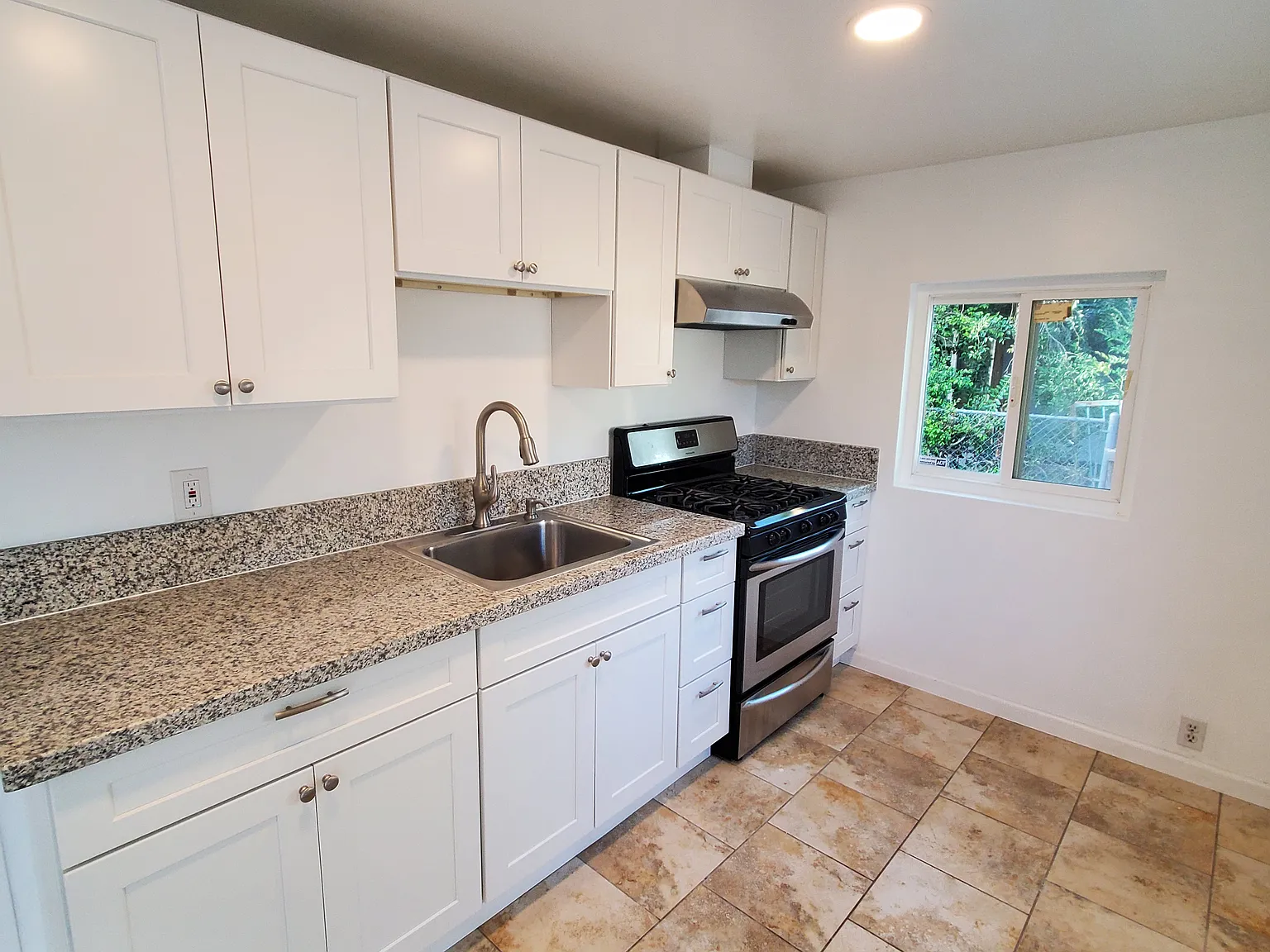 1 bed, 650 sqft, $1,200 — Photo 4