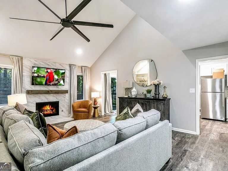 85 Wilhelmina Dr — Photo 8