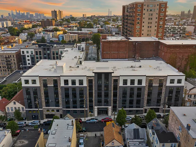660 Grand St #310 — Photo 47