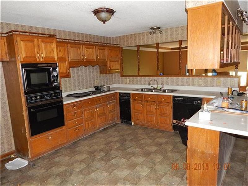 2nd image of 3195 Ward Rd