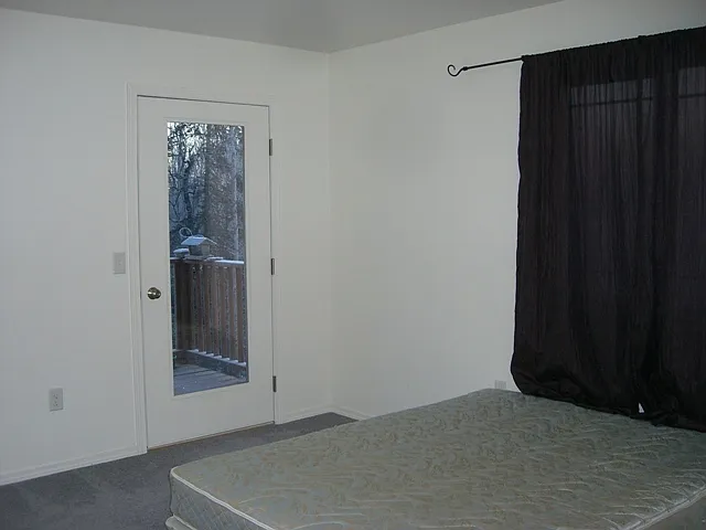 3BR, 2.5BA home with 3 car garage with lake access — Photo 2