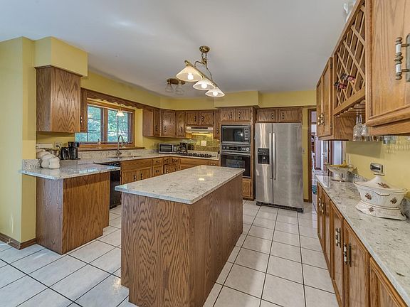 4th image of 803 S Whispering Hills Dr
