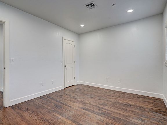 5th image of 900 NW 13th St APT 204