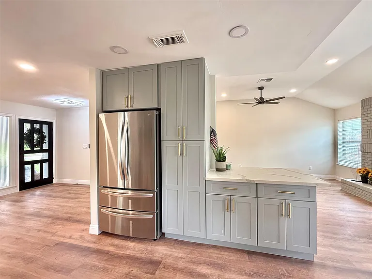 8911 Hendon Ln — Photo 6