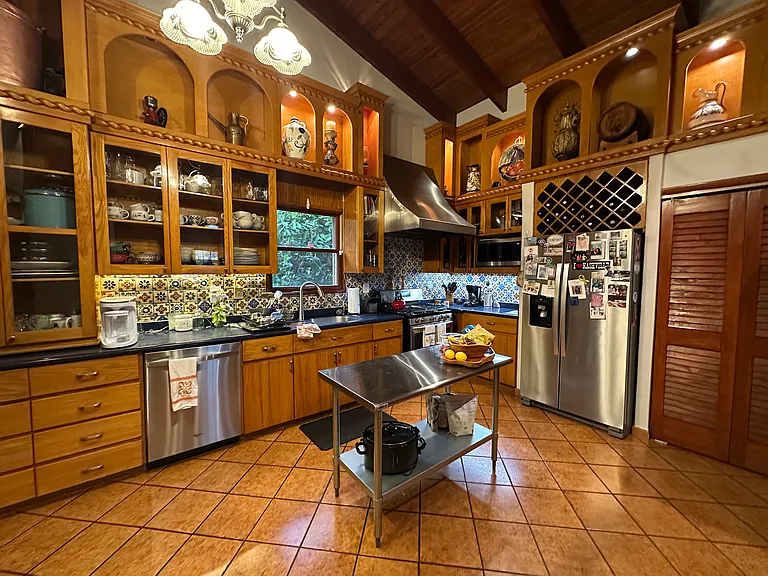 1028 Malaga Ave — Photo 9