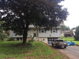 17 Park St, Stevens, PA