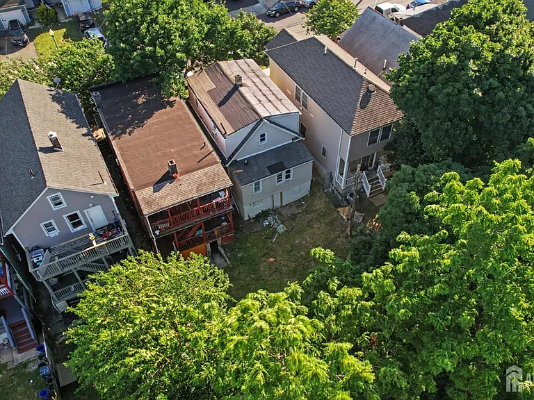 181 Hale St — Photo 33