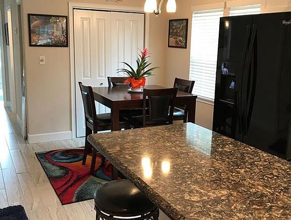 2nd image of 30 SE Valare Ln #102