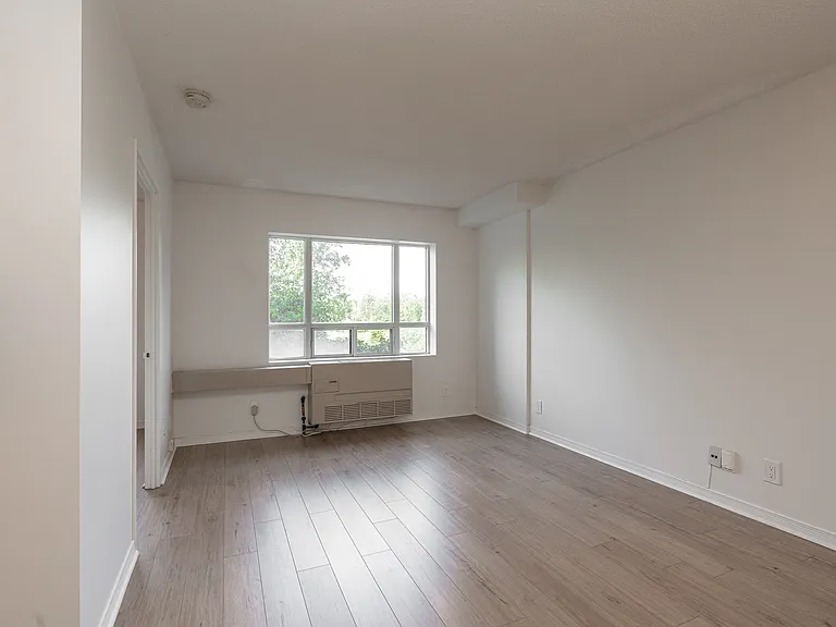 333 Sidney Belsey Cres — Photo 8