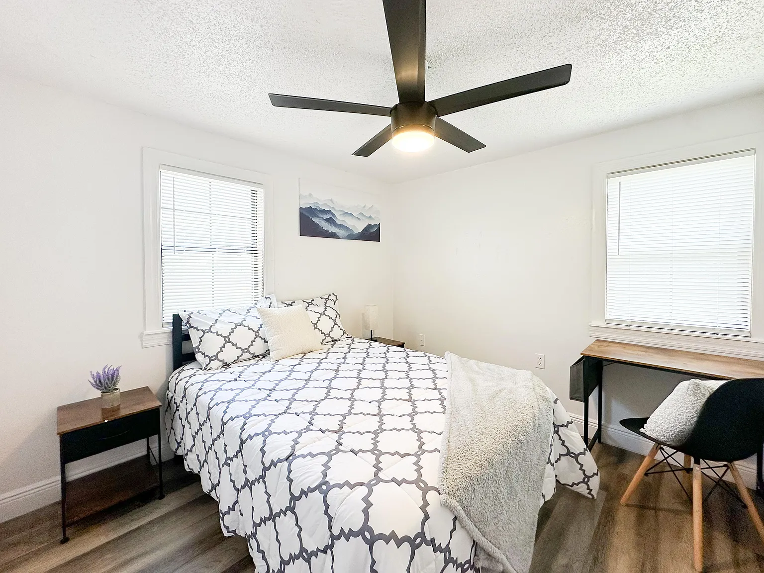 4 bed, 1.0 bath, 1050 sqft, $802 — Photo 2