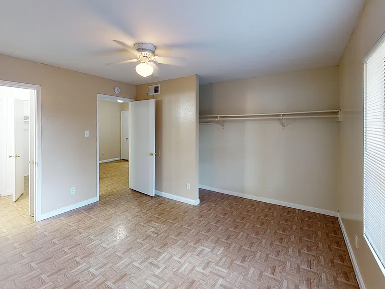 Creekwood Apartments — Photo 30