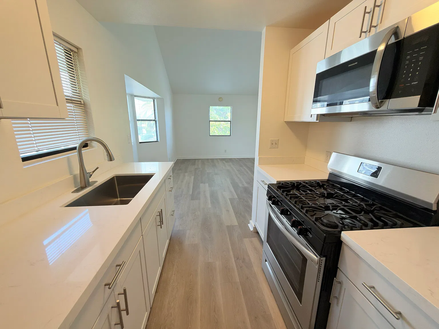 1511 Bath St — Photo 3