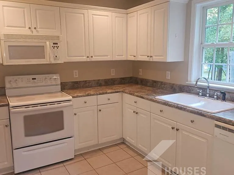108 Forrest Dr — Photo 4