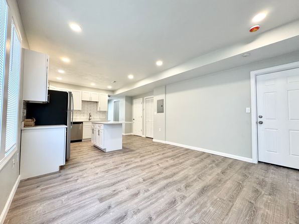 8 Ruthven Ave APT 2L