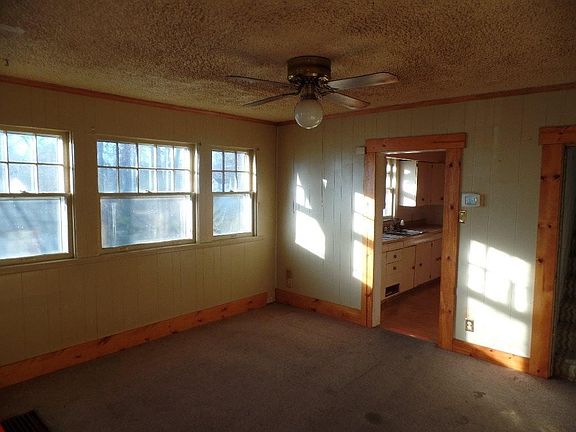 4th image of 2447 SE Maryland Ave