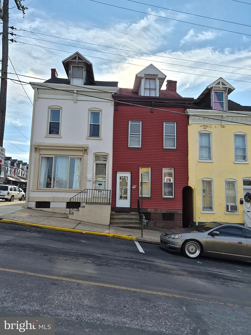 1262 Buttonwood St photo 1