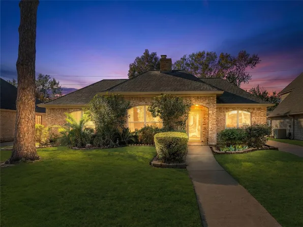 8706 Chelsworth Dr, Houston, TX 77083