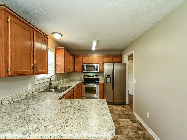 1422 Huddersfield Dr — Photo 9