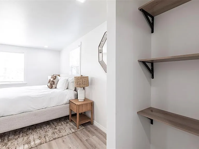 640 Broadway St — Photo 21