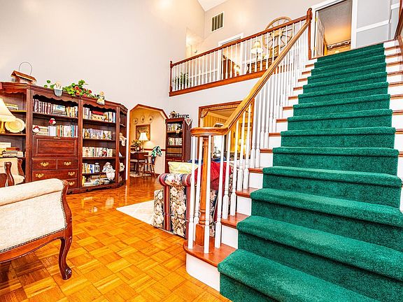 5th image of 448 Deerfield Dr